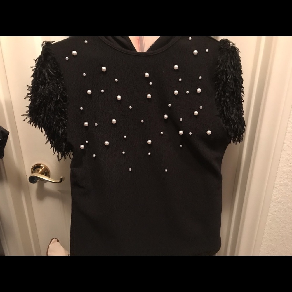 Cute feather like top